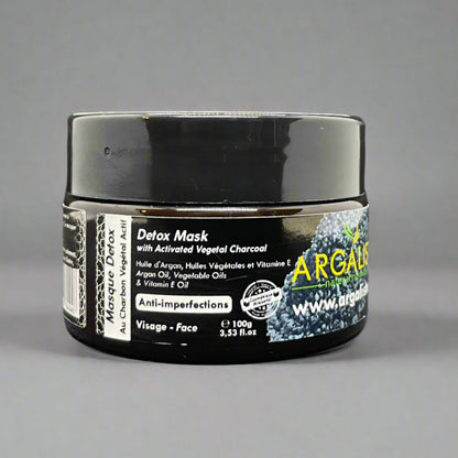 Masque détox au charbon
